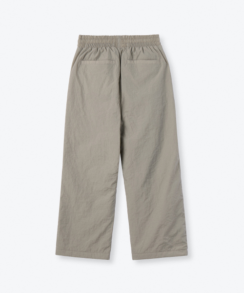 MUSINSA STANDARD KIDS（ムシンサスタンダードキッズ）の「速起毛ナイロンバンディングワイドストリングパンツ [ダスティベージュ]（スウェットパンツ・レディース・その他・100/110/120/130/140/150/160）」の3枚目の写真