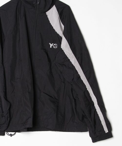 Y-3（ワイスリー）の「Y-3 RAW EDGE 3 STRIPES NYLON SHELL JACKET（ブルゾン・メンズ・ブラック・X-SMALL/XX-LARGE/X-LARGE/LARGE/MEDIUM/SMALL）」の2枚目の写真