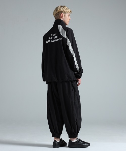 Y-3（ワイスリー）の「Y-3 RAW EDGE 3 STRIPES NYLON SHELL JACKET（ブルゾン・メンズ・ブラック・X-SMALL/XX-LARGE/X-LARGE/LARGE/MEDIUM/SMALL）」の5枚目の写真