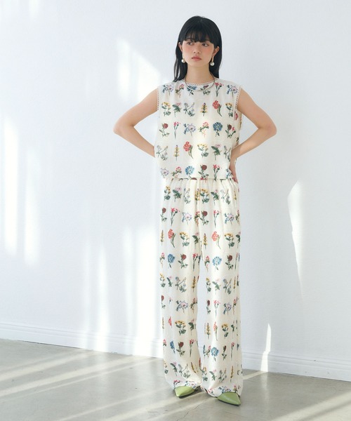 ELLEgirl(エルガール)の「花刺繍イージーパンツ(その他パンツ・レディース・オフホワイト/ブラック・L/M)」の5枚目の写真