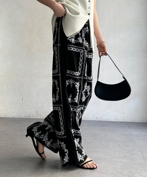 DouDou（ドゥドゥ）の「【WEB限定】エンブロイダリーパンツ（その他パンツ・レディース・ブラック/オフホワイト・FREE）」の2枚目の写真