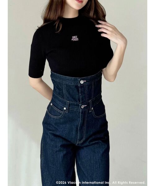 MERCURYDUO（マーキュリーデュオ）の「【EMILY IN PARISコラボ】 ロゴエンブロイダリーニット（ニット/セーター・レディース・ブラック/レッド/オフホワイト・FREE）」の2枚目の写真