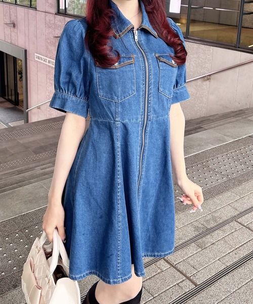 INGNI(イング)の「合皮切替デニムミニワンピース(ワンピース・レディース・ネイビー系5/ブルー系5・M)」の10枚目の写真