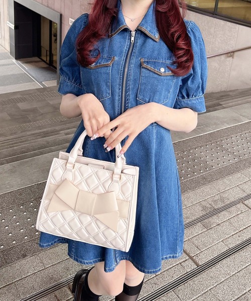 INGNI(イング)の「合皮切替デニムミニワンピース(ワンピース・レディース・ネイビー系5/ブルー系5・M)」の12枚目の写真