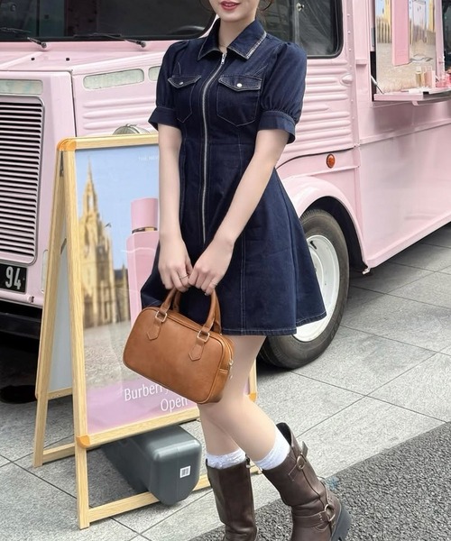 INGNI(イング)の「合皮切替デニムミニワンピース(ワンピース・レディース・ネイビー系5/ブルー系5・M)」の6枚目の写真