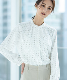 A/C DESIGN BY ALPHA CUBIC（エーシーデザインバイアルファキュービック）の「幾何プリントジョーゼットブラウス（シャツ/ブラウス）」