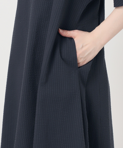 Spick & Span(スピックアンドスパン)の「パフスリーブサッカードレス(ワンピース・レディース・ネイビー/マルチ・FREE)」の21枚目の写真