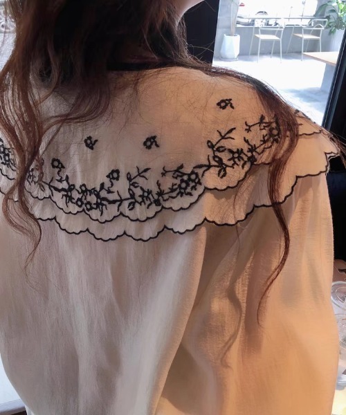 Aelina(エリナ)の「刺繍パフスリーブ長袖シャツ(シャツ/ブラウス・レディース・ベージュ・L/M/S)」の4枚目の写真