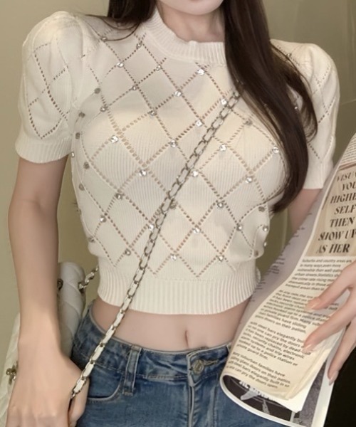 Mejoul（メジュール）の「【2026春夏新作】パール付 ビジューキルティング風 半袖タイトニット（Tシャツ/カットソー・レディース・ホワイト/ブルー/ブラック・F）」の6枚目の写真