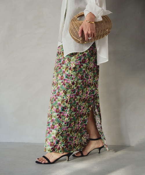 VERMEIL par iena(ヴェルメイユパーイエナ)の「フラワースカート(スカート・レディース・ラベンダー・38/36)」の3枚目の写真