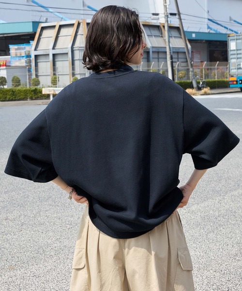 ddp(ディーディーピー)の「ddp/ディーディーピー 別注 ロゴ刺繍 ヘンリーネック ワッフル半袖Tシャツ<速乾>(Tシャツ/カットソー・メンズ・ブラック/カーキ/サックスブルー/オフホワイト/杢グレー/チャコール/ダークブラウン/ダークネイビー・M/L)」の21枚目の写真