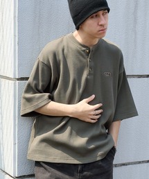 ddp（ディーディーピー）の「ddp ディーディーピー 別注 ロゴ刺繍 ヘンリーネック サーマル半袖Tシャツ<速乾>（Tシャツ/カットソー）」