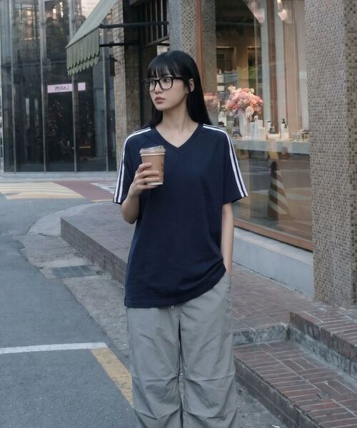 WANIL（ウェニール）の「ハンナトラックVネック半袖Tシャツ4カラー[WASV_1501]（Tシャツ/カットソー・レディース・ピンク/ネイビー/アイボリー/ブラック・SMALL/MEDIUM/LARGE/X-LARGE）」の9枚目の写真