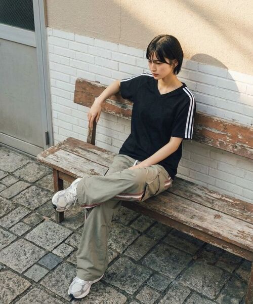 WANIL（ウェニール）の「ハンナトラックVネック半袖Tシャツ4カラー[WASV_1501]（Tシャツ/カットソー・レディース・ピンク/ネイビー/アイボリー/ブラック・SMALL/MEDIUM/LARGE/X-LARGE）」の11枚目の写真
