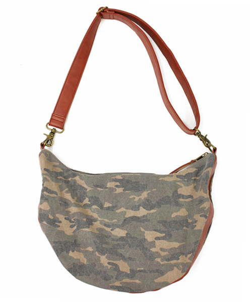 AVIREX（アヴィレックス）の「avirex/ アヴィレックス/ POCKET SHOULDER BAG/ ポケット　ショルダーバッグ（ショルダーバッグ・レディース・カモフラージュ/ホワイト・FREE）」の4枚目の写真