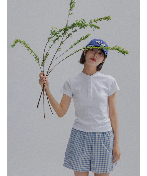ANNEHEARTS(アンハーツ)の「Henley Neck Cotton Tee_IVORY(Tシャツ/カットソー・レディース・その他・FREE)」の4枚目の写真