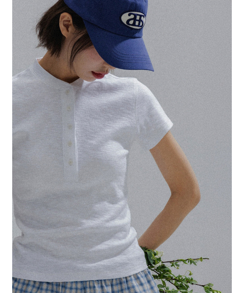 ANNEHEARTS(アンハーツ)の「Henley Neck Cotton Tee_IVORY(Tシャツ/カットソー・レディース・その他・FREE)」の6枚目の写真