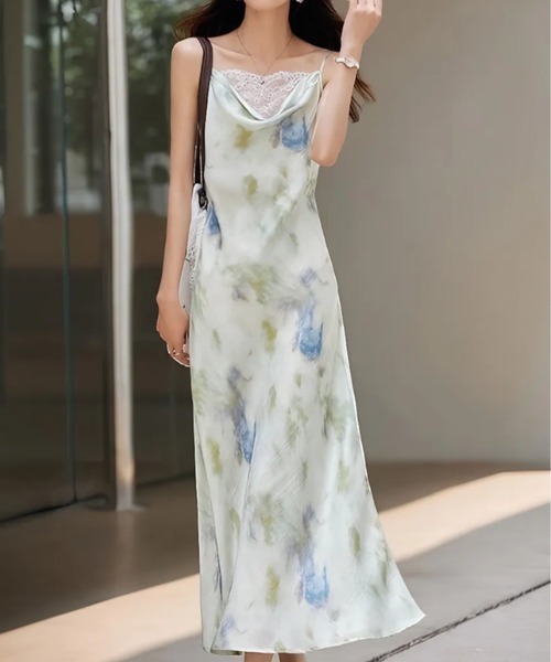 LUCPY(ラクピー)の「フラワープリントキャミソールロングワンピース(ワンピース・レディース・グリーン・X-LARGE/LARGE/MEDIUM/SMALL)」の2枚目の写真