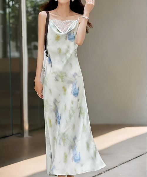 LUCPY(ラクピー)の「フラワープリントキャミソールロングワンピース(ワンピース・レディース・グリーン・X-LARGE/LARGE/MEDIUM/SMALL)」の4枚目の写真