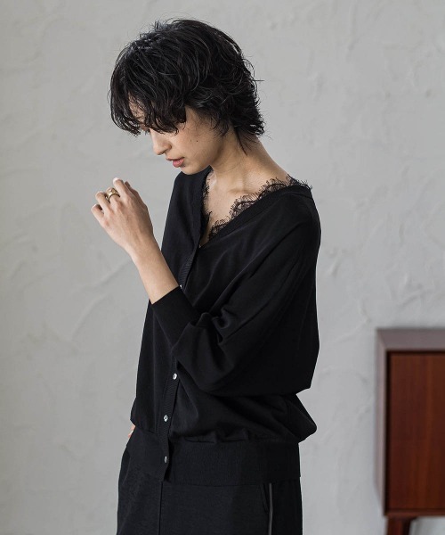 MAYSON GREY(メイソングレイ)の「2WAYレースネックニットプルオーバー(ニット/セーター・レディース・ホワイト/ブラック・M)」の4枚目の写真