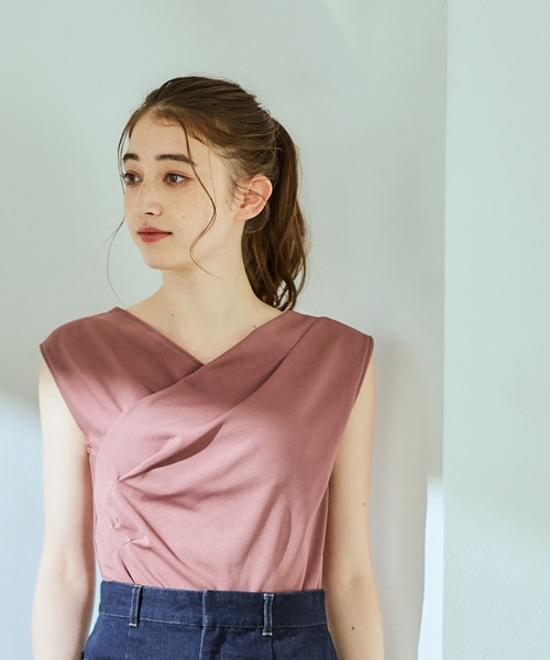12Twelve Agenda(トゥエルブ アジェンダ)の「撥水アシメタックVネックカットソープルオーバー(Tシャツ/カットソー・レディース・ブラウン/ブラック/ピンク・M)」の3枚目の写真