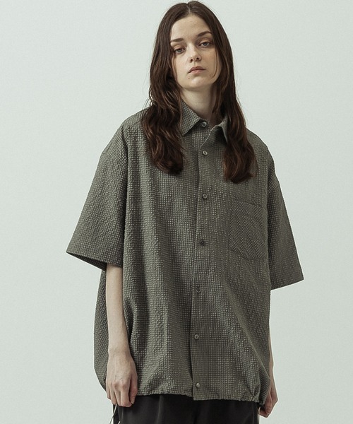 SLICK(スリック)の「【ZOZO限定】SLICK/スリック/Seersucker Gingham Check Drawstring Short Sleeve Shirt/シアサッカーギンガムチェックドローストリングショートスリーブシャツ(シャツ/ブラウス・メンズ・ライトグレー/ブラック/カーキ・1/2/3)」の3枚目の写真