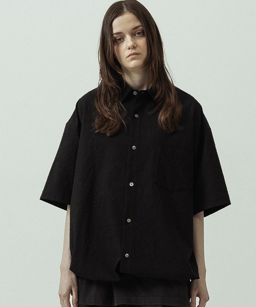 SLICK(スリック)の「【ZOZO限定】SLICK/スリック/Seersucker Gingham Check Drawstring Short Sleeve Shirt/シアサッカーギンガムチェックドローストリングショートスリーブシャツ(シャツ/ブラウス・メンズ・ライトグレー/ブラック/カーキ・1/2/3)」の1枚目の写真