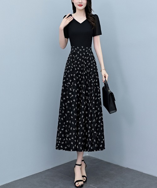 LUCPY(ラクピー)の「フラワープリントドッキングフレアワンピース(ワンピース・レディース・ブラック・XX-LARGE/X-LARGE/LARGE/MEDIUM)」の1枚目の写真