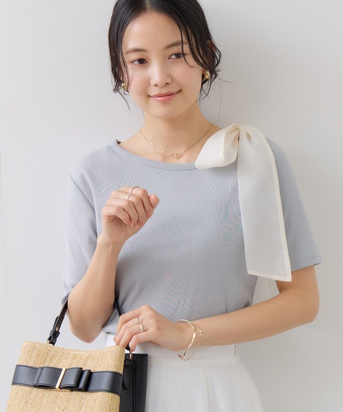 VIS(ビス)の「肩リボンTシャツ(Tシャツ/カットソー・レディース・ブラック/サックスブルー/ダークブラウン/キナリ・FREE)」の4枚目の写真