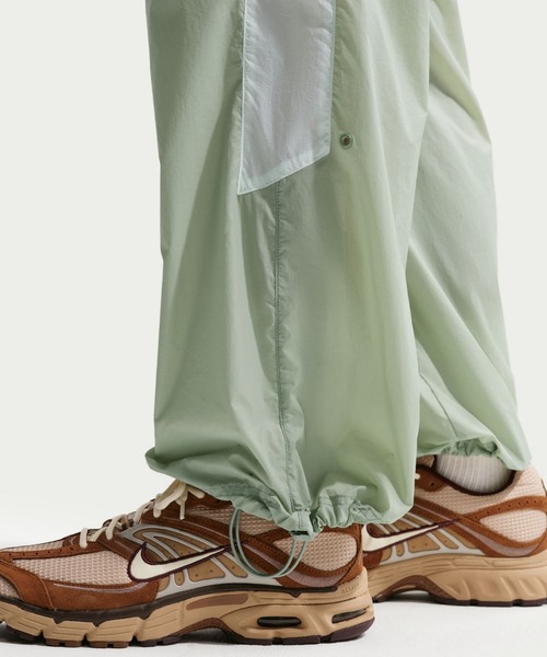 NIKE(ナイキ)の「ナイキ ウィンドランナー メンズ ライトウェイト UV パンツ / Nike Windrunner Men's Lightweight UV Pants IQ0922-370 Jade Horizon(その他パンツ・メンズ・グリーン系その他・2XL/XS/XL/S/M/L)」の5枚目の写真