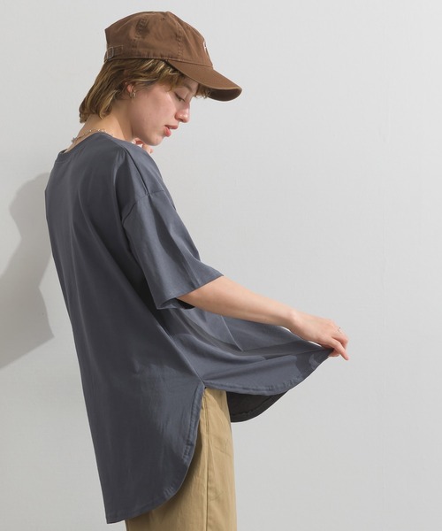 Fizz（フィズ）の「綿100%　ラウンドヘムポケット付きゆったりTシャツ（Tシャツ/カットソー・レディース・ブルー/ホワイト/ブラック/ライトカーキ・M）」の20枚目の写真