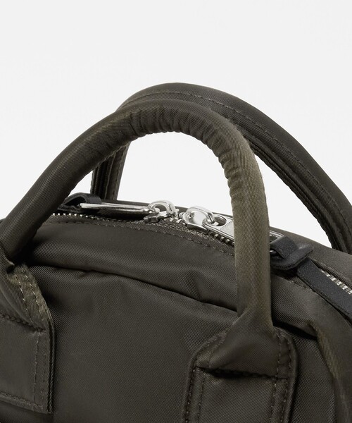 green label relaxing（グリーンレーベルリラクシング）の「EVERY 2WAY ミニ ショルダー バッグ V2 -撥水-（ショルダーバッグ・メンズ・ブラック/グレー系/ダークグレー/ライム・FREE）」の21枚目の写真