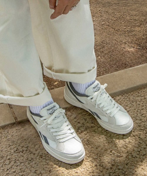 Reebok（リーボック）の「クラブシー グラウンズ 70 / CLUB C GROUNDS 70（スニーカー・メンズ・ホワイト×グレー/ホワイト×グリーン・22.5cm/23.0cm/23.5cm/24.5cm/24.0cm/25.0cm/25.5cm/26.0cm/26.5cm/27.0cm/27.5cm/28.0cm/28.5cm/29.0cm/30.0cm/31cm）」の2枚目の写真