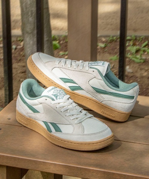 Reebok（リーボック）の「クラブシー グラウンズ 70 / CLUB C GROUNDS 70（スニーカー・メンズ・ホワイト×グレー/ホワイト×グリーン・22.5cm/23.0cm/23.5cm/24.5cm/24.0cm/25.0cm/25.5cm/26.0cm/26.5cm/27.0cm/27.5cm/28.0cm/28.5cm/29.0cm/30.0cm/31cm）」の5枚目の写真