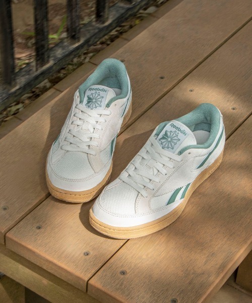 Reebok（リーボック）の「クラブシー グラウンズ 70 / CLUB C GROUNDS 70（スニーカー・メンズ・ホワイト×グレー/ホワイト×グリーン・22.5cm/23.0cm/23.5cm/24.5cm/24.0cm/25.0cm/25.5cm/26.0cm/26.5cm/27.0cm/27.5cm/28.0cm/28.5cm/29.0cm/30.0cm/31cm）」の4枚目の写真