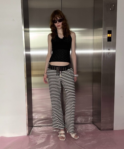 SHAGGIE(シャギー)の「カラフルボタンボーダーロングパンツ(デニムパンツ・レディース・ブラック/ネイビー/グレー・SMALL/MEDIUM)」の8枚目の写真