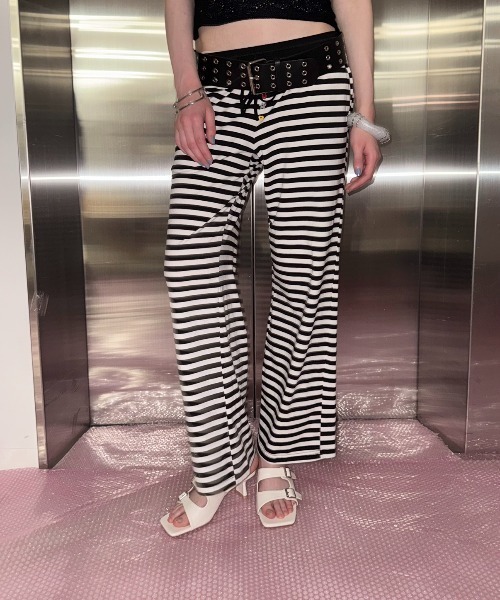 SHAGGIE(シャギー)の「カラフルボタンボーダーロングパンツ(デニムパンツ・レディース・ブラック/ネイビー/グレー・SMALL/MEDIUM)」の4枚目の写真