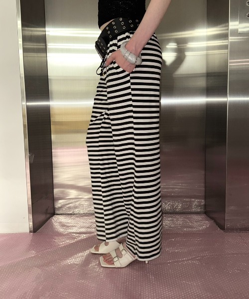 SHAGGIE(シャギー)の「カラフルボタンボーダーロングパンツ(デニムパンツ・レディース・ブラック/ネイビー/グレー・SMALL/MEDIUM)」の6枚目の写真