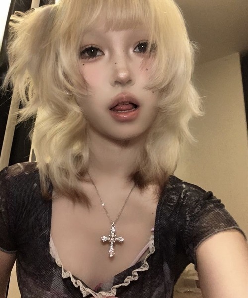 ViViDAY(ビビデー)の「ラインストーン十字架ネックレス(ネックレス・レディース・シルバー・FREE)」の5枚目の写真