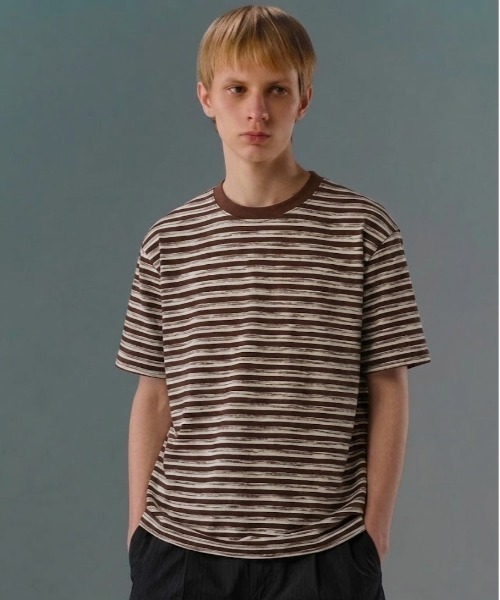 MODE COMMUTER(モードコミューター)の「Striped Crew Neck S/S T-Shirt(Tシャツ/カットソー・メンズ・ブラウン/ブラック・SMALL/MEDIUM/LARGE)」の2枚目の写真