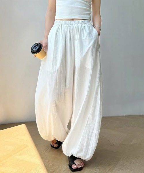 Doux Belle(ドゥーベル)の「ナチュラルバルーンパンツ(その他パンツ・レディース・ホワイト/ブラック・MEDIUM/LARGE/X-LARGE)」の2枚目の写真