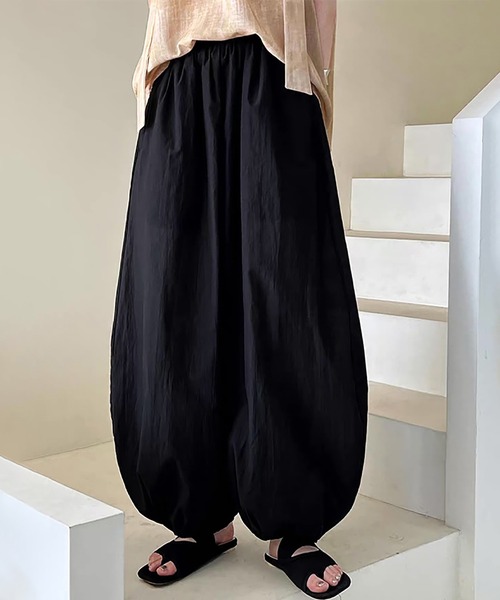 Doux Belle(ドゥーベル)の「ナチュラルバルーンパンツ(その他パンツ・レディース・ホワイト/ブラック・MEDIUM/LARGE/X-LARGE)」の13枚目の写真
