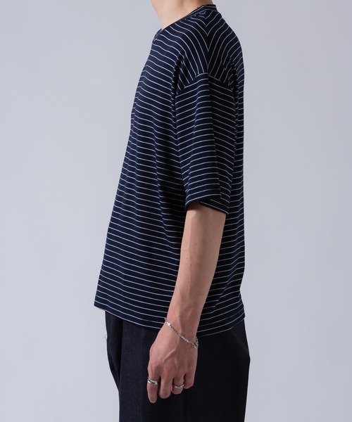 OXA(オグザ)の「ショート丈 半袖 細ボーダーTシャツ OXA(Tシャツ/カットソー・メンズ・ブラック/ネイビー/ホワイト・MEDIUM/LARGE)」の13枚目の写真