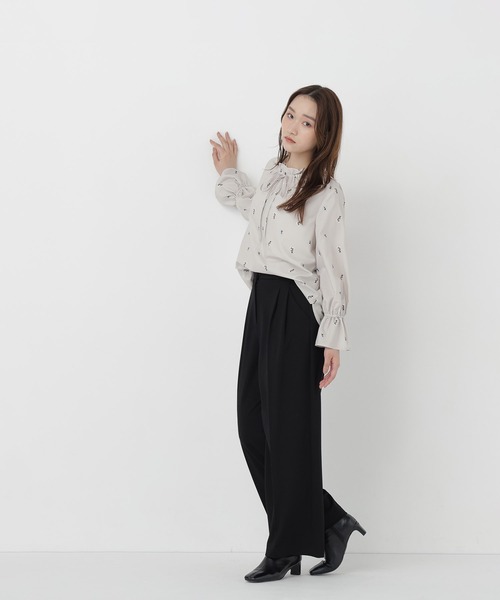 NATURAL BEAUTY BASIC(ナチュラルビューティーベーシック)の「ポンチストレッチワイドパンツ(その他パンツ・レディース・ブラック/チャコールグレー・MEDIUM/SMALL)」の6枚目の写真