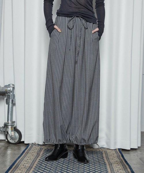OFROOM(オフルーム)の「【2026秋冬新作】Tuck Stripe Wide Pants|タックストライプワイドパンツ(スラックス・レディース・ベージュ/ブラウン/グレー・SMALL/MEDIUM)」の1枚目の写真