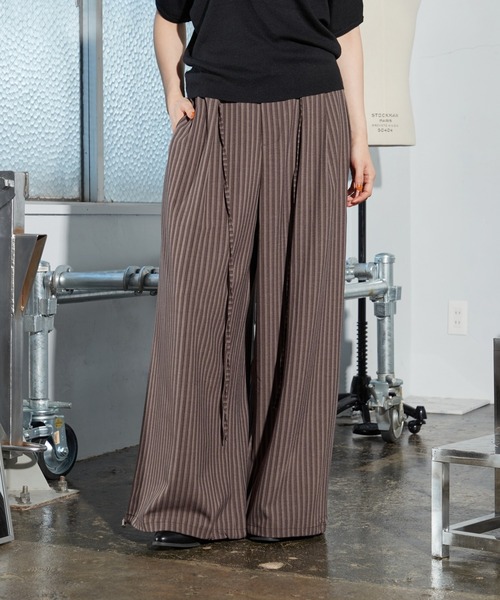 OFROOM(オフルーム)の「【2026秋冬新作】Tuck Stripe Wide Pants|タックストライプワイドパンツ(スラックス・レディース・ベージュ/ブラウン/グレー・SMALL/MEDIUM)」の13枚目の写真