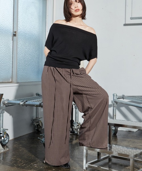 OFROOM(オフルーム)の「【2026秋冬新作】Tuck Stripe Wide Pants|タックストライプワイドパンツ(スラックス・レディース・ベージュ/ブラウン/グレー・SMALL/MEDIUM)」の4枚目の写真