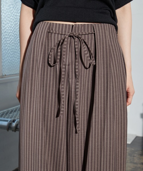OFROOM(オフルーム)の「【2026秋冬新作】Tuck Stripe Wide Pants|タックストライプワイドパンツ(スラックス・レディース・ベージュ/ブラウン/グレー・SMALL/MEDIUM)」の16枚目の写真