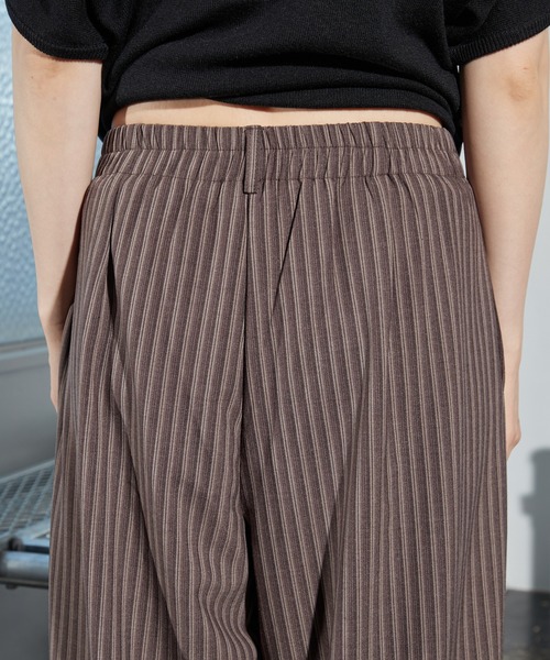 OFROOM(オフルーム)の「【2026秋冬新作】Tuck Stripe Wide Pants|タックストライプワイドパンツ(スラックス・レディース・ベージュ/ブラウン/グレー・SMALL/MEDIUM)」の18枚目の写真