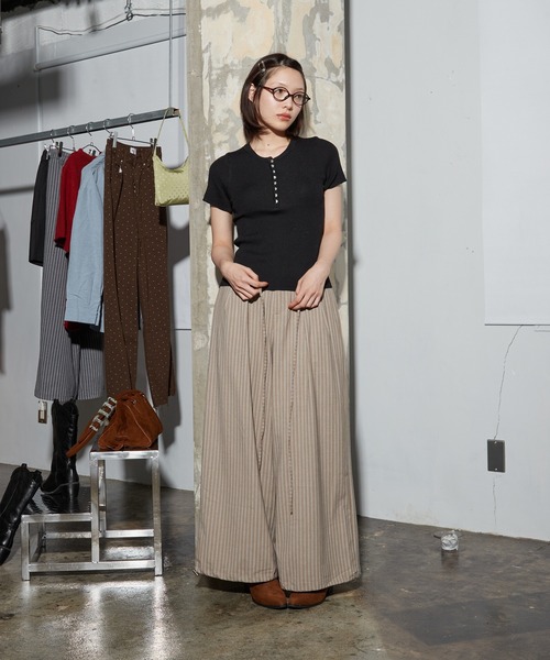 OFROOM(オフルーム)の「【2026秋冬新作】Tuck Stripe Wide Pants|タックストライプワイドパンツ(スラックス・レディース・ベージュ/ブラウン/グレー・SMALL/MEDIUM)」の21枚目の写真